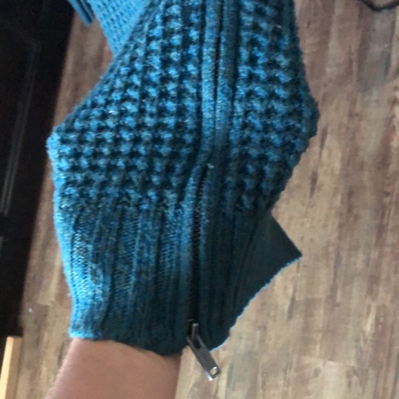 AE long sweater/dress very warm and in great condition! Used once - Picture 2 of 3